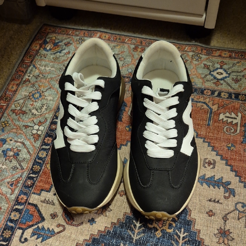 NWOT Stylish Black and White Womens Sneakers